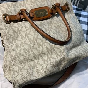 MK purse excellent condition